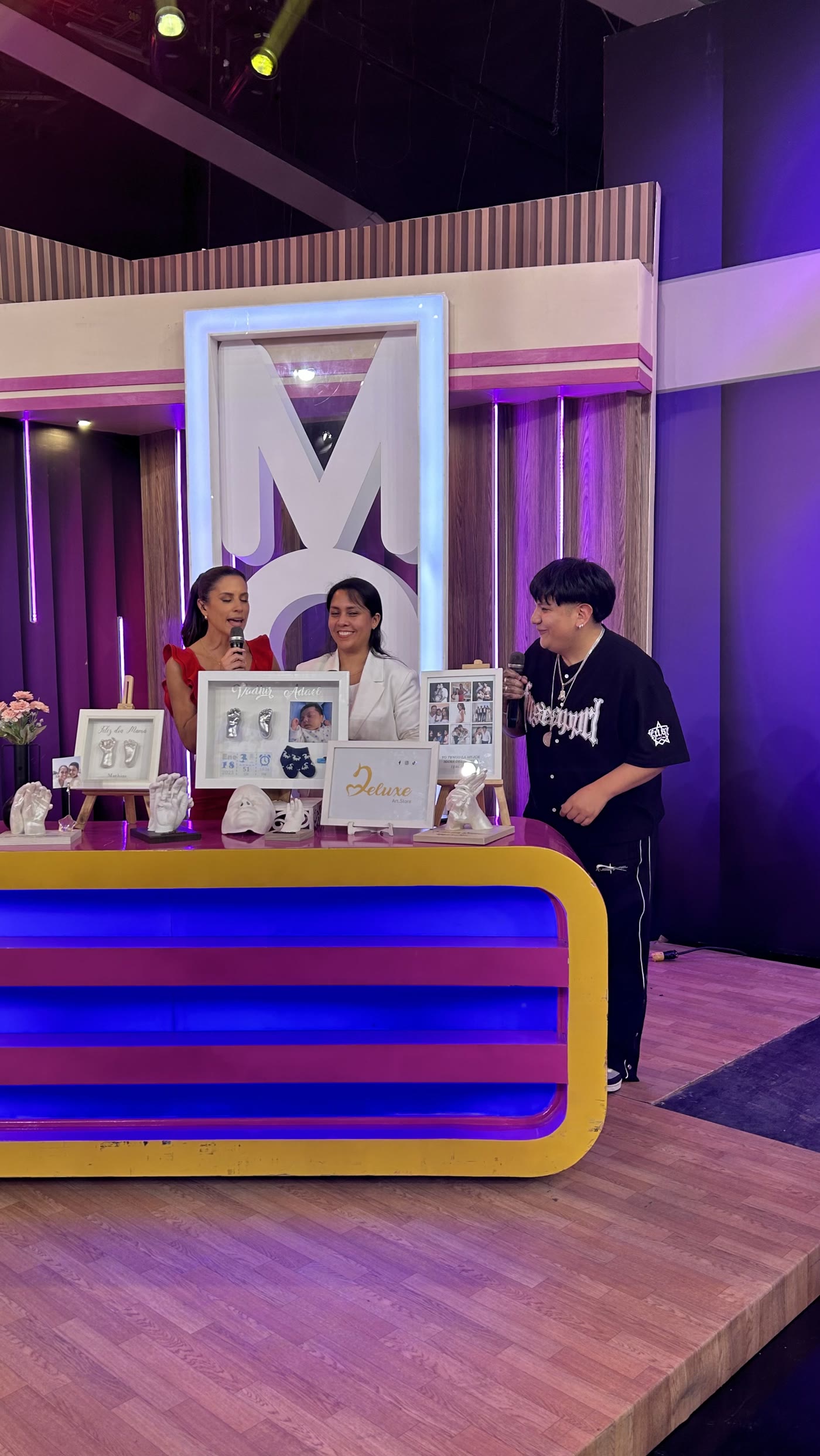 Entrevista en un set de televisión